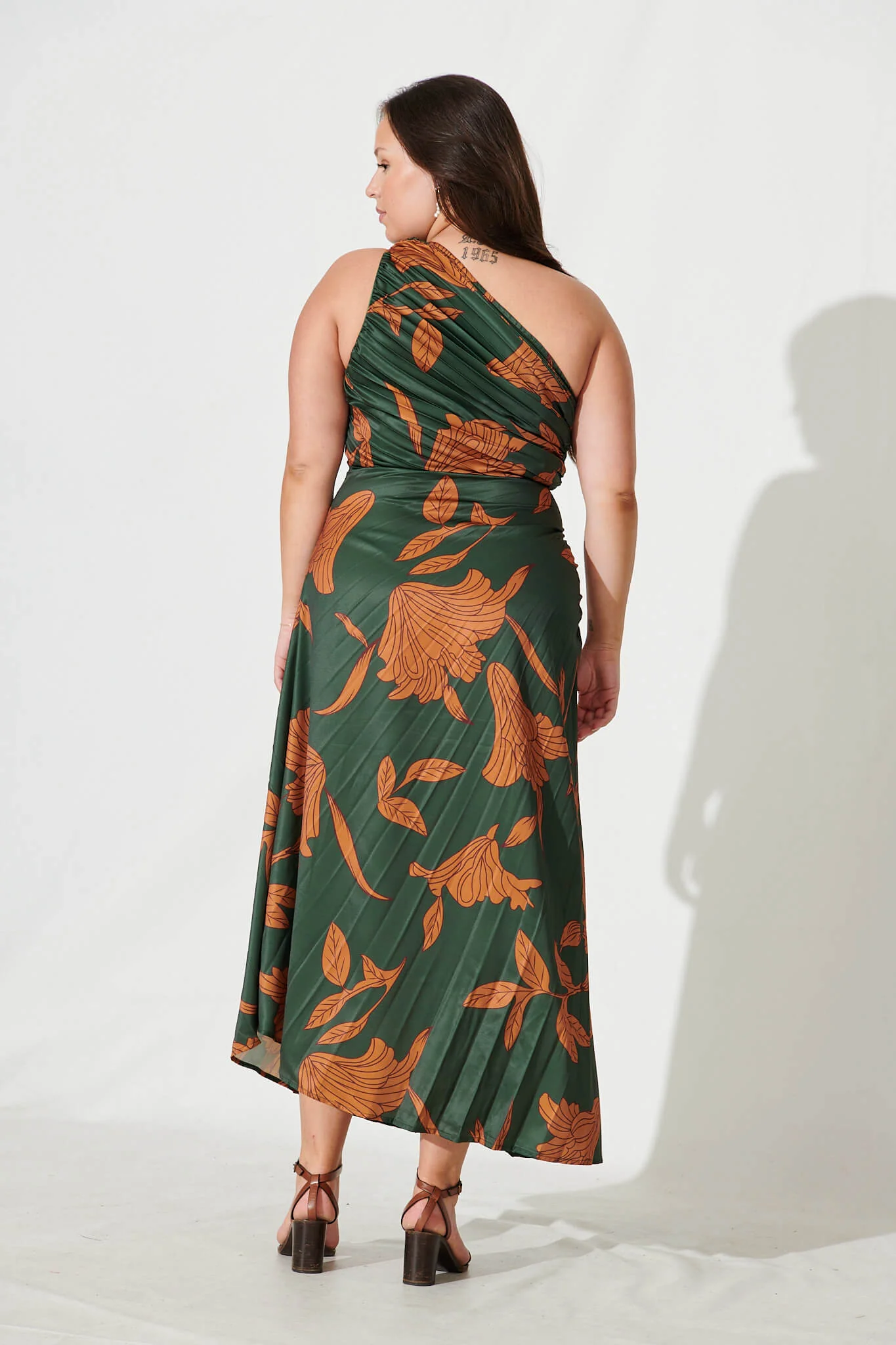 Toulon One Shoulder Maxi Dress In Khaki With Rust Leaf Print Pleated Satin - Image 9