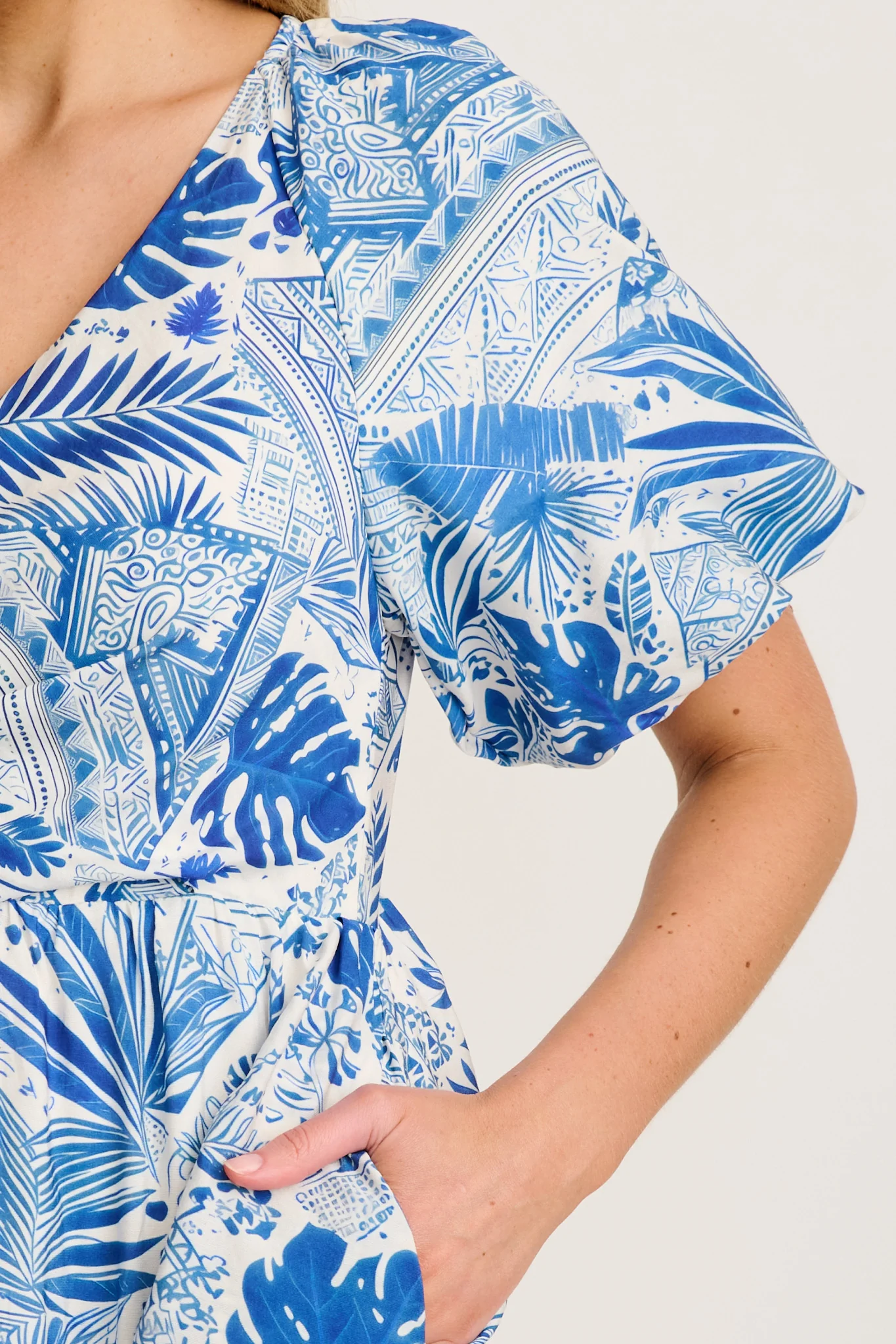 Vestia Midi Dress in Blue Leaf Print - Image 5