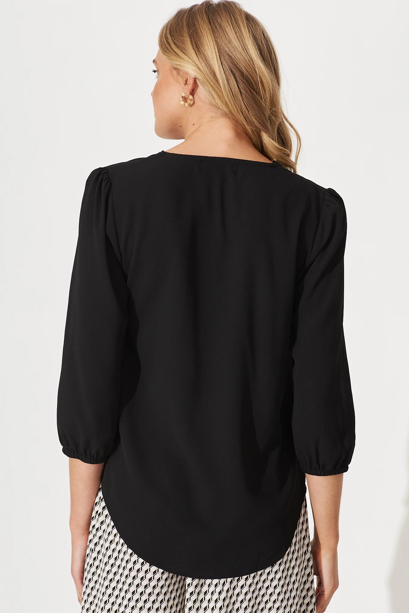 Viviani Zip Top In Black - Image 4