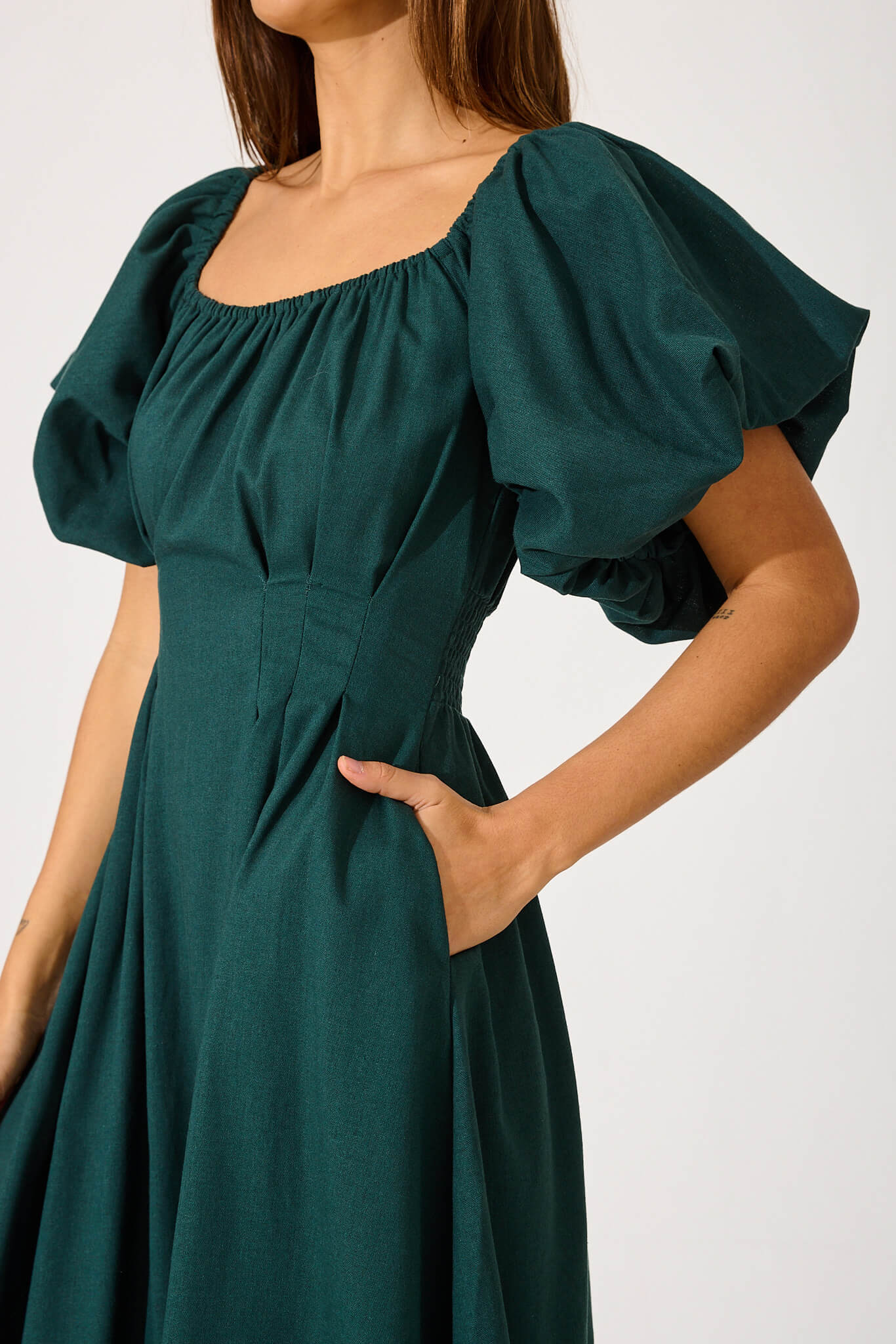Wintour Midi Dress In Emerald Linen Blend - Image 5