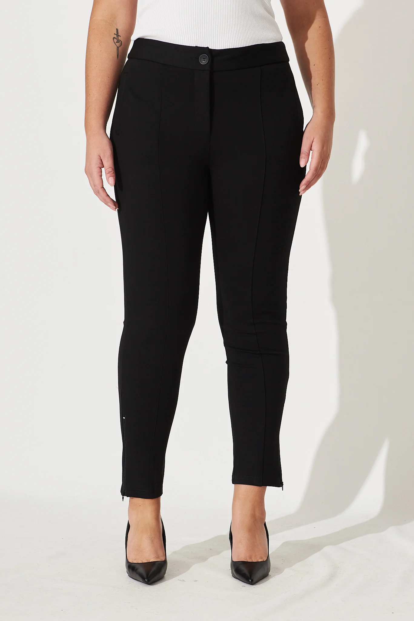 Workflow Stretch Pocket Zip Pants in Black - Image 6