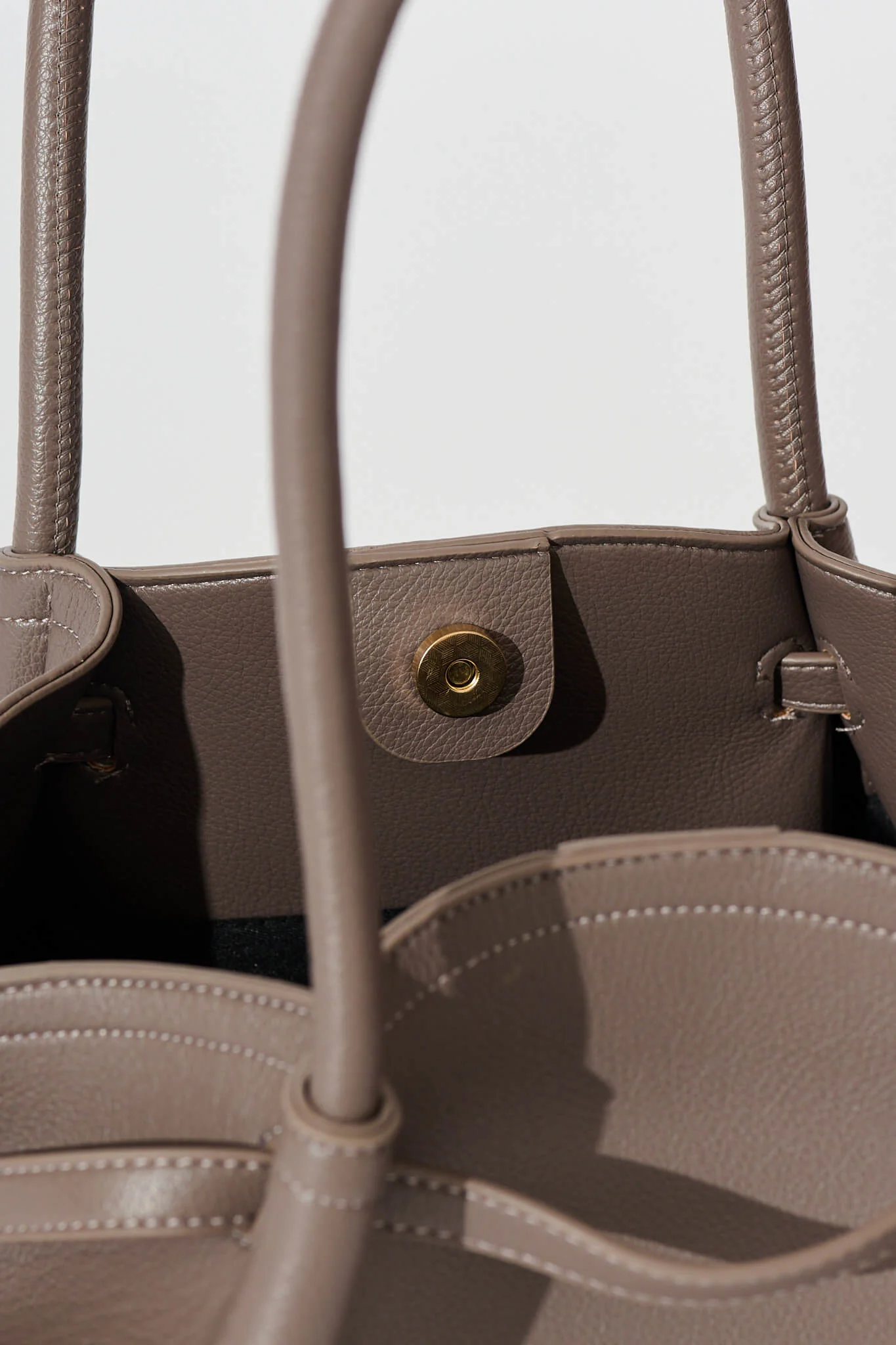 Yuna Tote Bag in Taupe Pebble Faux Leather - Image 6