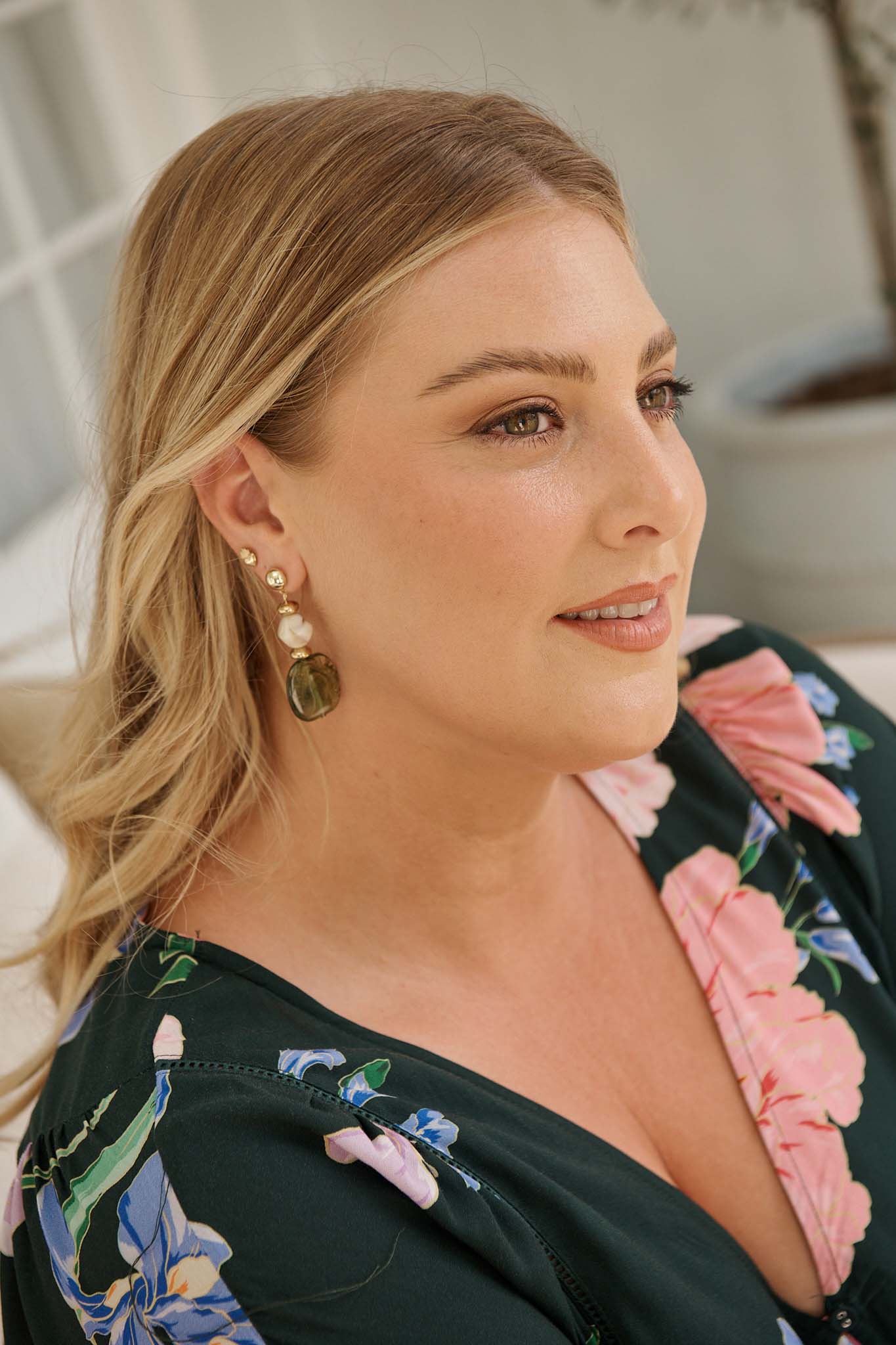 Zara Drop Earrings in Champagne and Jade Green Resin - Image 3