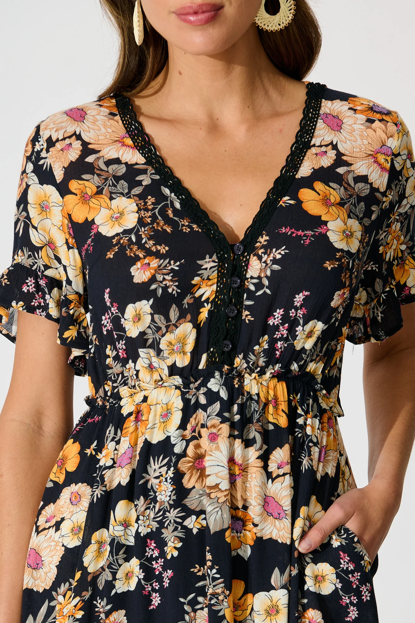 Zyla Midi Dress In Black Floral - Image 5