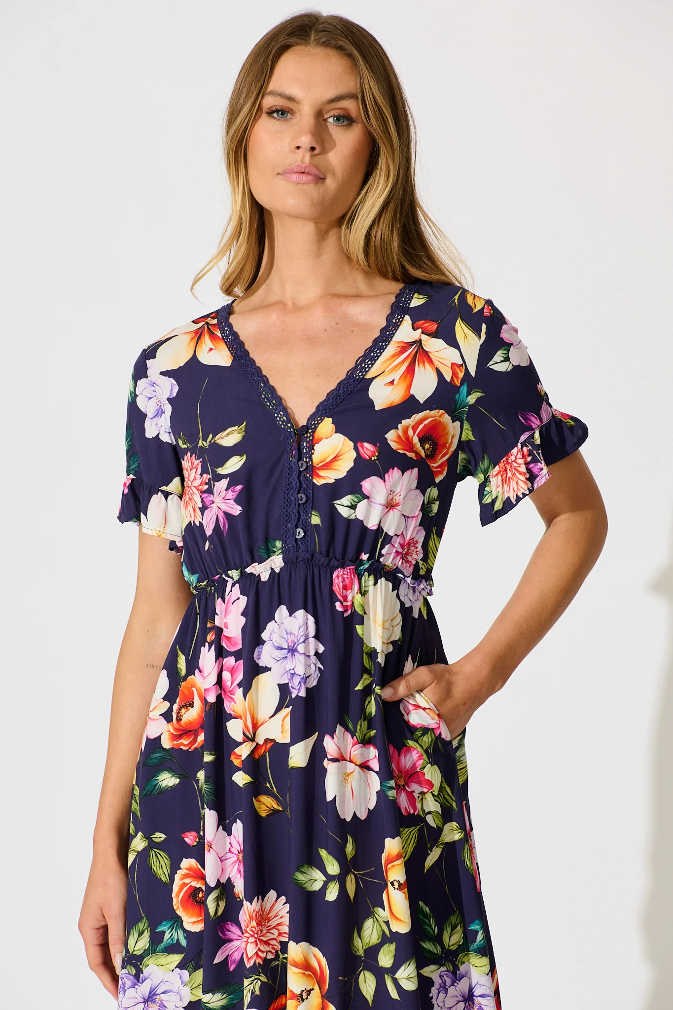 Zyla Midi Dress In Navy Floral - Image 2