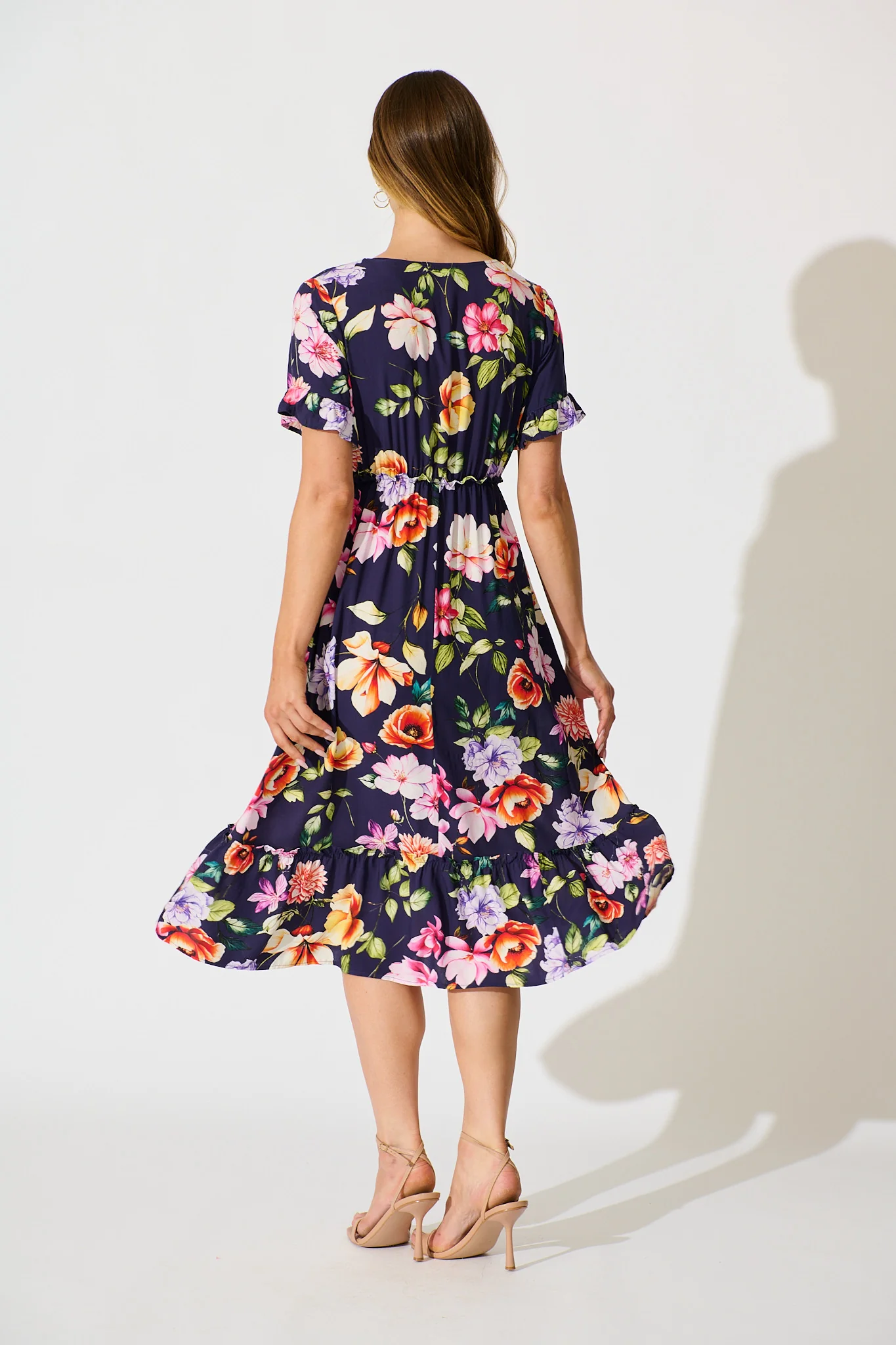 Zyla Midi Dress In Navy Floral - Image 4